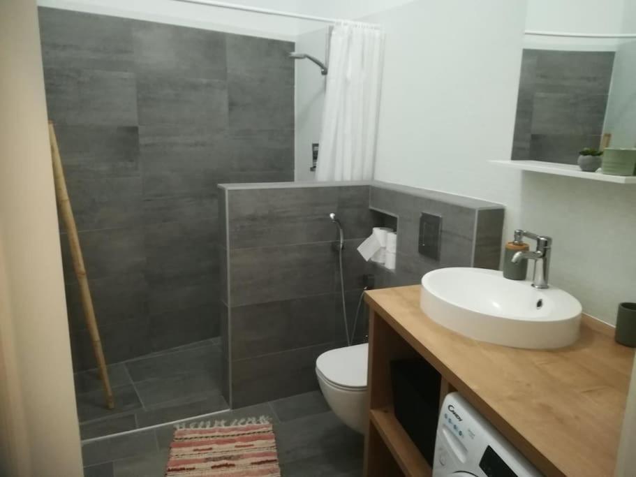 Lovely Apartment In The City Center พูลา ภายนอก รูปภาพ